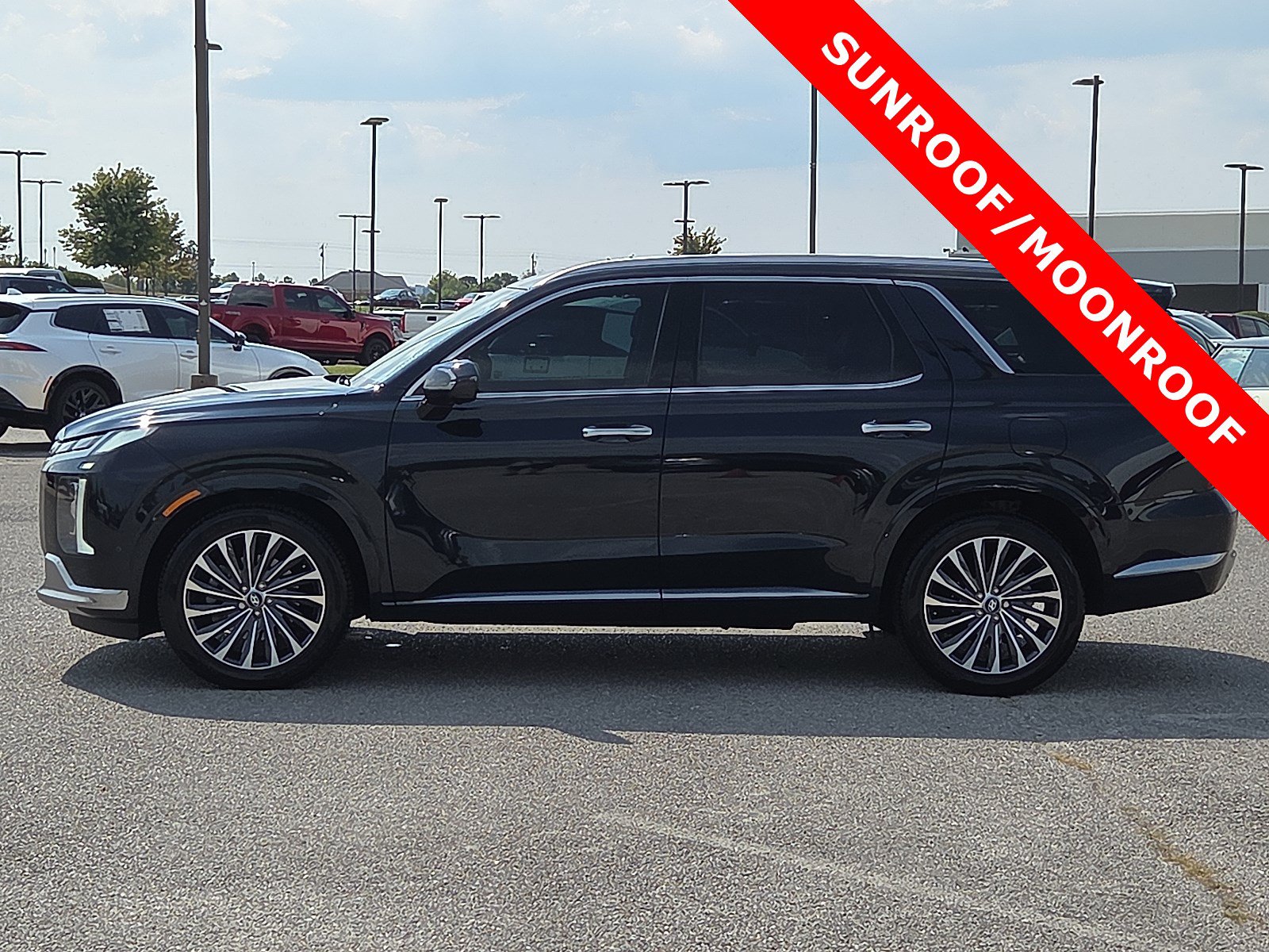 Used 2024 Hyundai Palisade Calligraphy FWD image 3