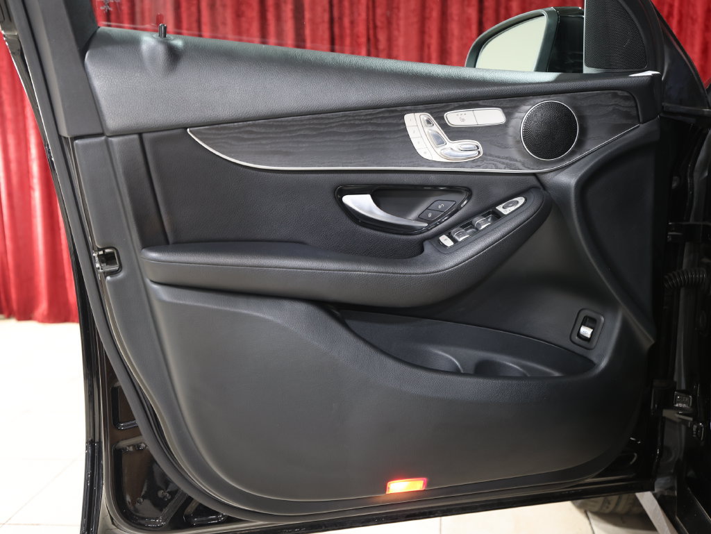 Used 2018 Mercedes-Benz GLC 300 w/ Premium Package image 11