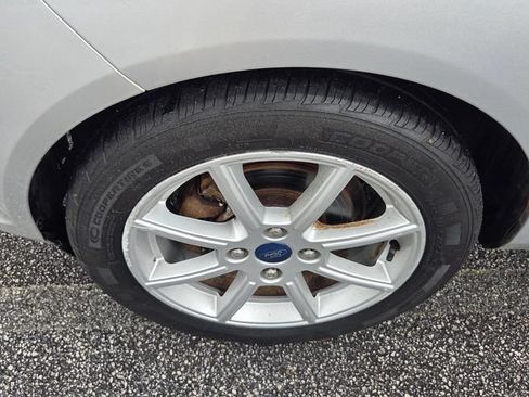 Used 2019 Ford Fiesta SE w/ Equipment Group 201A FWD image 4