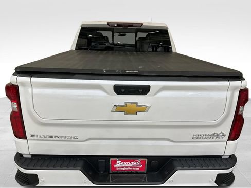 Used 2024 Chevrolet Silverado 1500 High Country w/ High Country Premium Package AWD/4WD image 4