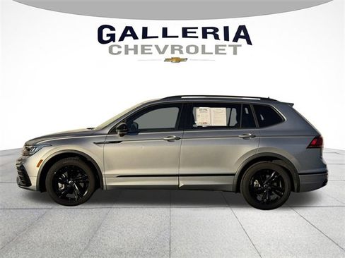 Used 2023 Volkswagen Tiguan SE R-Line image 4