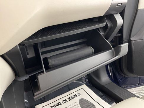 Used 2022 Nissan Pathfinder SL AWD/4WD image 32