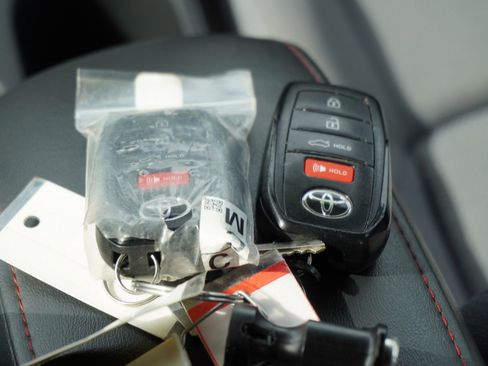 Used 2024 Toyota Corolla SE image 16