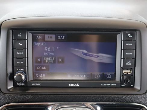Used 2012 Chrysler Town & Country Touring w/ Entertainment Group #1 FWD image 26