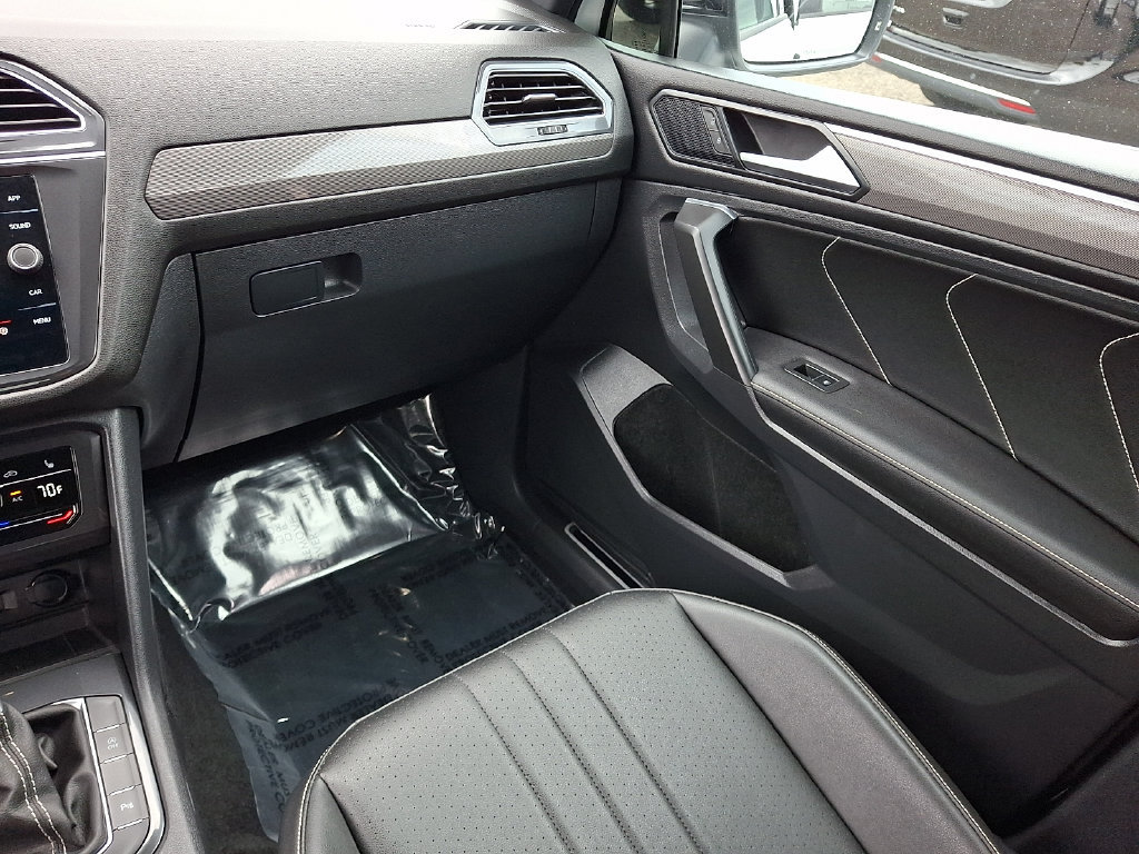 Used 2023 Volkswagen Tiguan SE R-Line AWD/4WD image 17