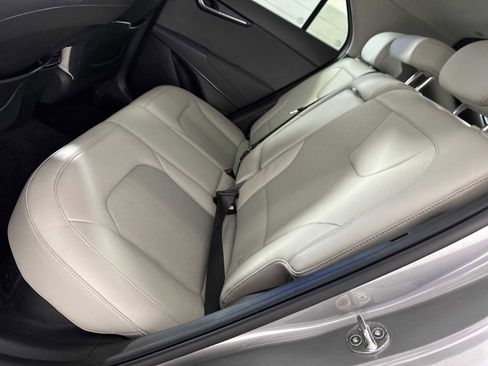 Used 2023 Kia Niro EX image 24