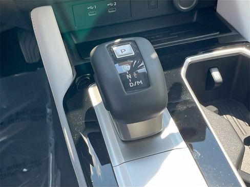 New 2025 Mitsubishi Outlander SE image 17