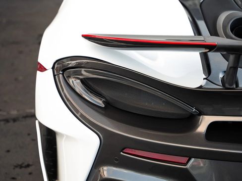 Used 2020 McLaren 600LT Spider RWD image 21