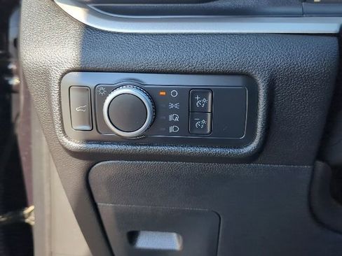 Used 2022 Ford Explorer XLT image 11