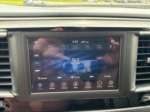 Used 2020 Chrysler Pacifica Touring-L FWD image 12