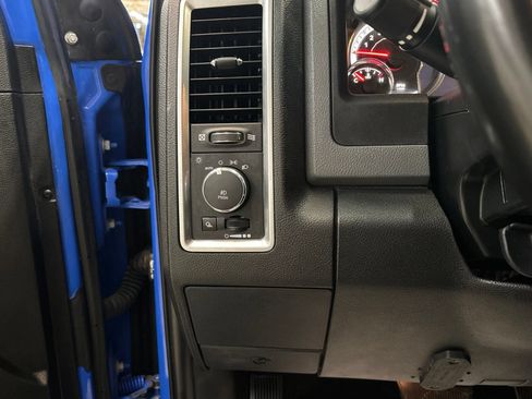 Used 2018 RAM 1500 SLT AWD/4WD image 16