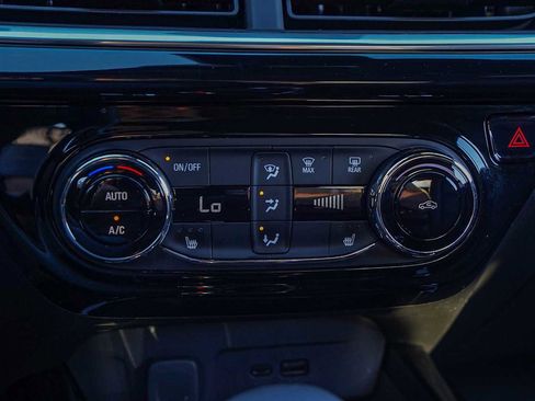 Used 2024 Chevrolet Trax RS w/ Sunroof Package image 19