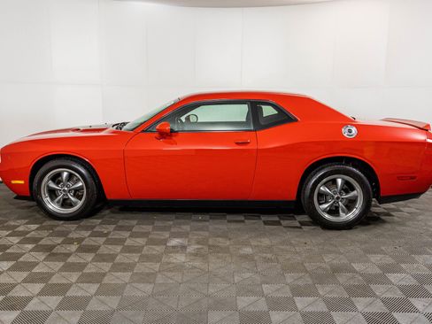 Used 2014 Dodge Challenger SXT image 14