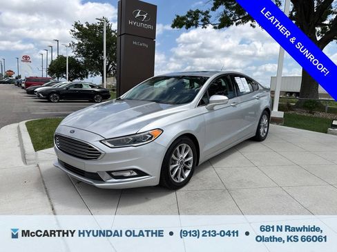 Used 2017 Ford Fusion SE FWD image 1