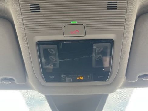 Certified 2025 Volkswagen Atlas SE image 22