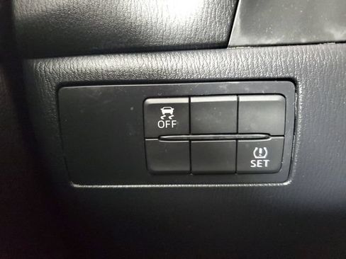 Used 2018 MAZDA MAZDA3 Sport w/ Preferred Equipment Package FWD image 34