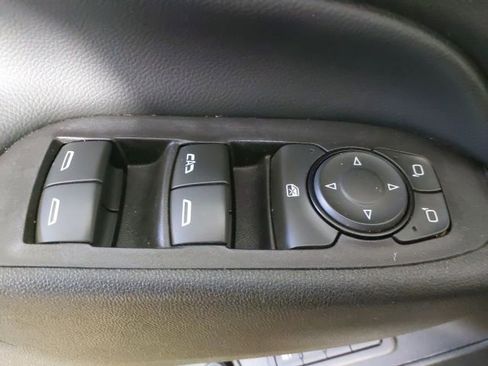 Used 2018 Chevrolet Equinox Premier FWD image 14
