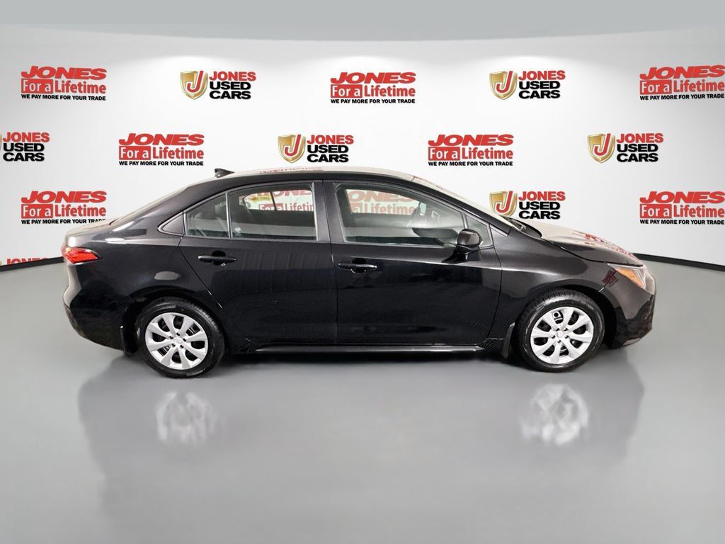 Used 2022 Toyota Corolla LE FWD image 15