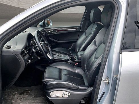 Used 2017 Porsche Macan image 23