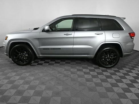 Used 2019 Jeep Grand Cherokee Altitude image 3