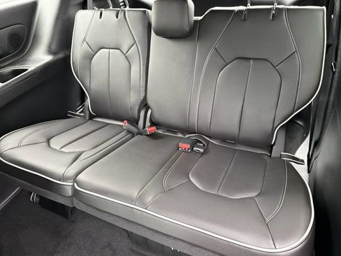 New 2026 Chrysler Pacifica Limited w/ S Appearance Package FWD image 18