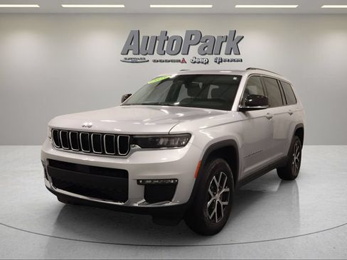 Used 2023 Jeep Grand Cherokee L Limited AWD/4WD image 3