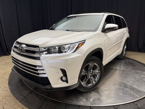 Used 2019 Toyota Highlander Limited Platinum image 3