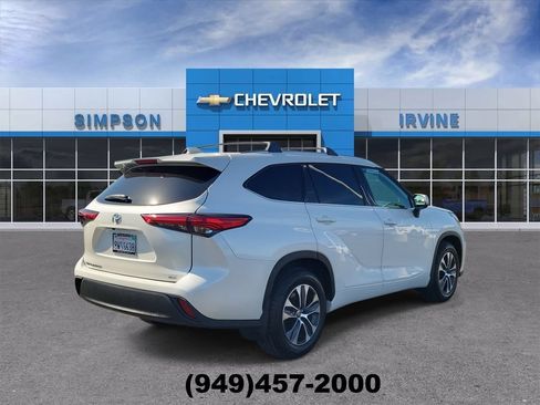 Used 2021 Toyota Highlander XLE FWD image 8