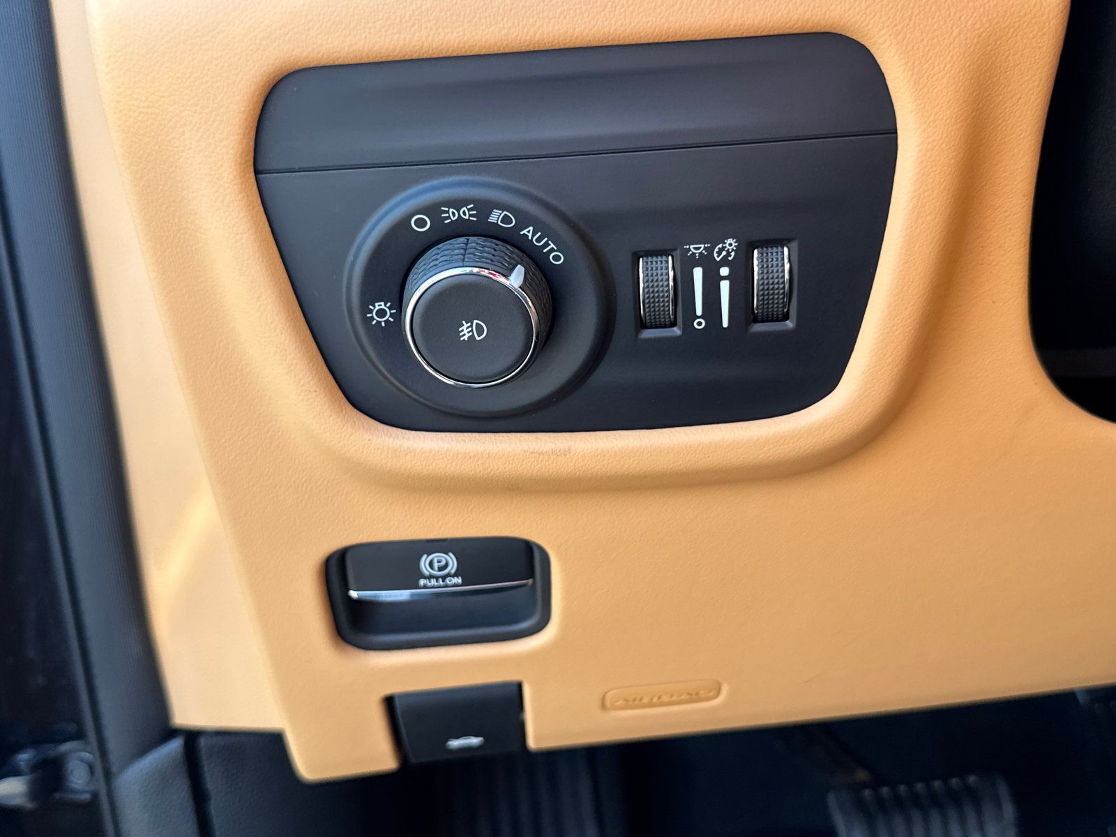 Used 2024 Jeep Grand Cherokee L Summit AWD/4WD image 17