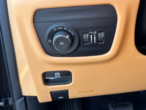 Used 2024 Jeep Grand Cherokee L Summit AWD/4WD image 17