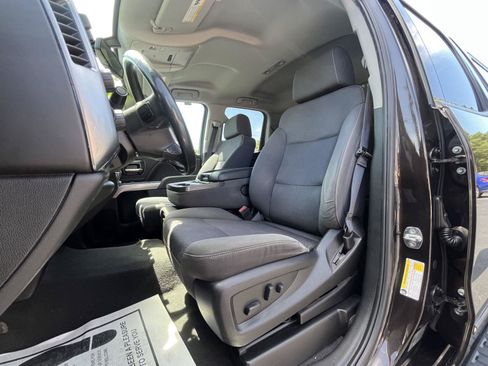 Used 2019 Chevrolet Silverado 1500 LT w/ LPO, Chrome Package AWD/4WD image 5