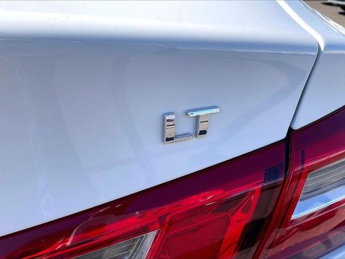 Used 2024 Chevrolet Malibu LT FWD image 8