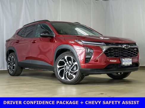 Used 2025 Chevrolet Trax RS w/ Driver Confidence Package image 2