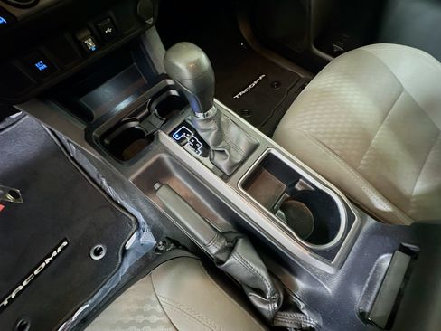 Used 2022 Toyota Tacoma SR5 RWD image 21