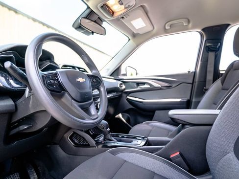 Used 2023 Chevrolet TrailBlazer LT FWD image 5