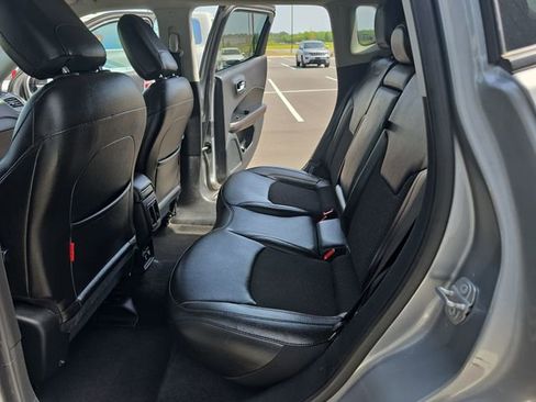 Used 2020 Jeep Compass Trailhawk image 16