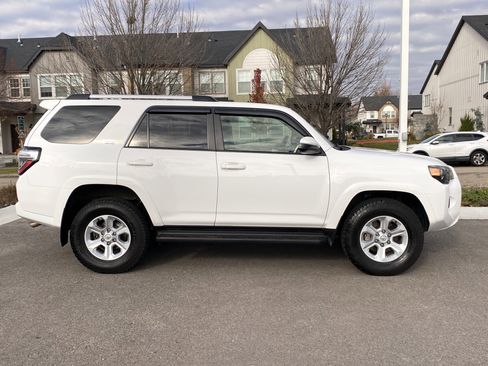 Used 2022 Toyota 4Runner SR5 image 7