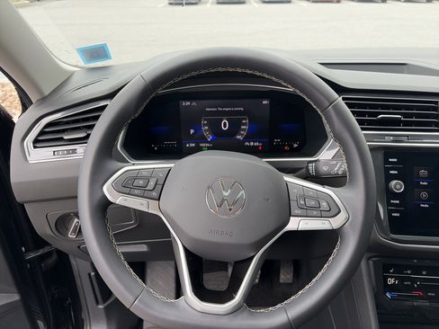 Used 2022 Volkswagen Tiguan SE image 30