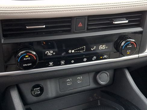 Used 2025 Nissan Rogue SV FWD image 15