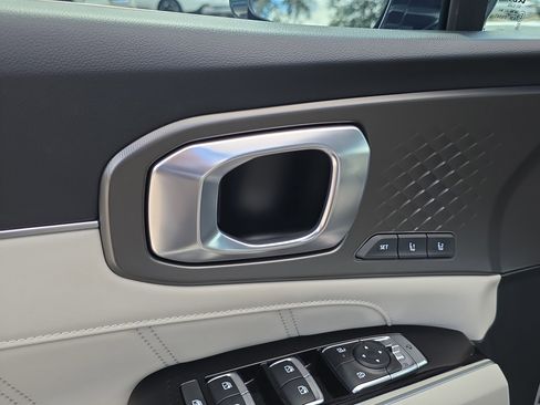 Certified 2025 Kia Sorento SX Prestige image 20