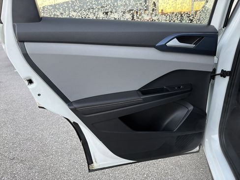 Used 2024 Volkswagen Taos SE image 21