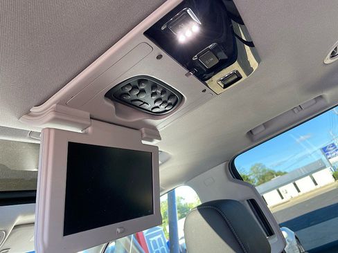 Used 2019 Chevrolet Suburban LT AWD/4WD image 11