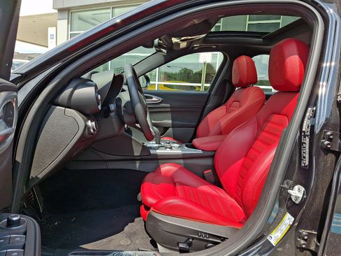 Used 2024 Alfa Romeo Giulia Ti w/ Performance Driving Package AWD/4WD image 15