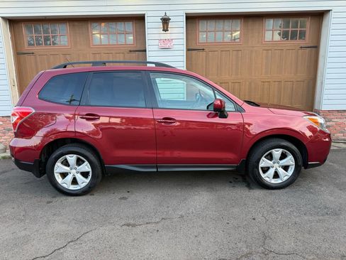 Used 2015 Subaru Forester 2.5i Premium AWD/4WD image 2