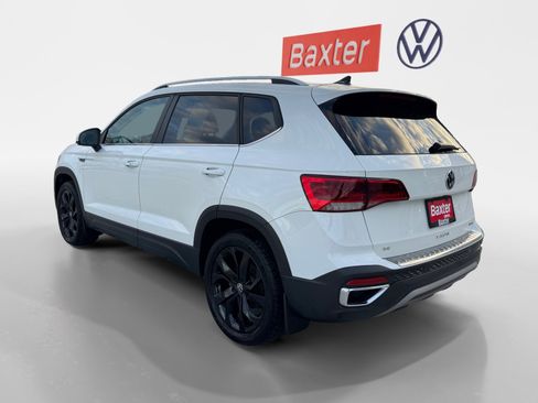 Used 2023 Volkswagen Taos SE w/ Panoramic Sunroof Package image 8