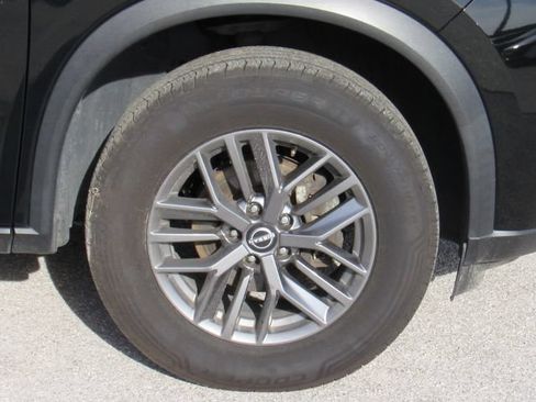 Used 2023 Nissan Rogue S AWD/4WD image 10
