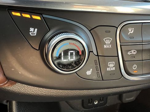 Used 2019 Chevrolet Traverse High Country image 32