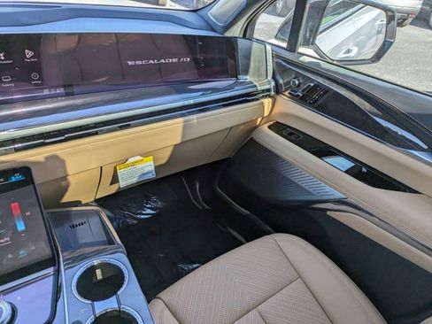 New 2025 Cadillac Escalade IQ Sport 2 image 17