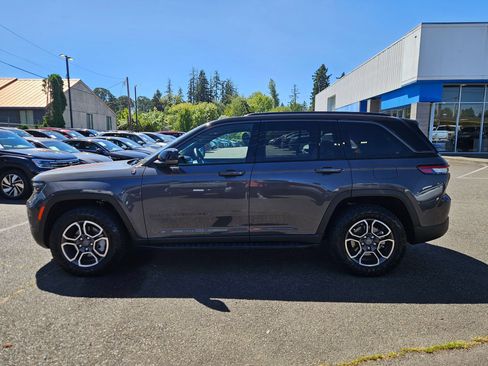Used 2022 Jeep Grand Cherokee Trailhawk w/ Luxury Tech Group III AWD/4WD image 2