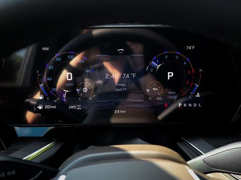 Used 2026 Chevrolet Suburban Z71 w/ Comfort Package image 21